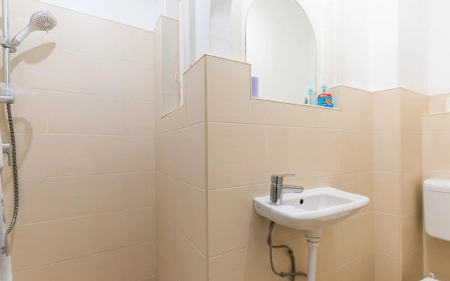 Sunny Studio with balcony in Party District