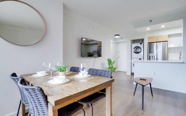 Modern & Charming Apt With Rooftop