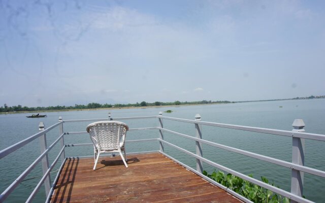 Serene Riverside Hotel Hoi An