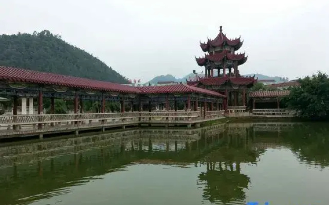 Zhenshan Hotel Resort (Zhaoqing Sihui Zhenshan Tourism Resort Area)