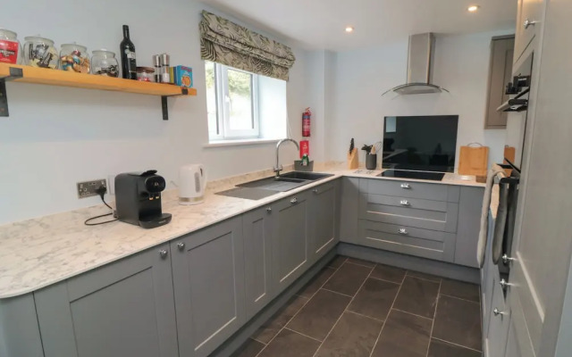 2 Staveley Cottages
