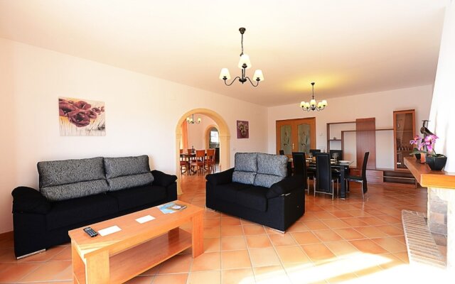 Villa - 4 Bedrooms with Pool, WiFi and Sea views - 104970