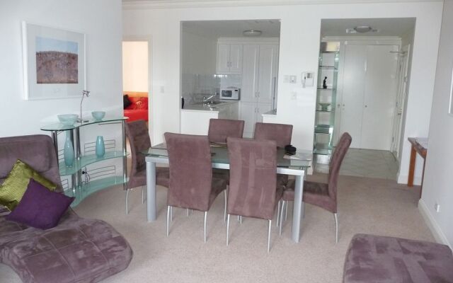 City Escape 2BD in Adelaides East End 4