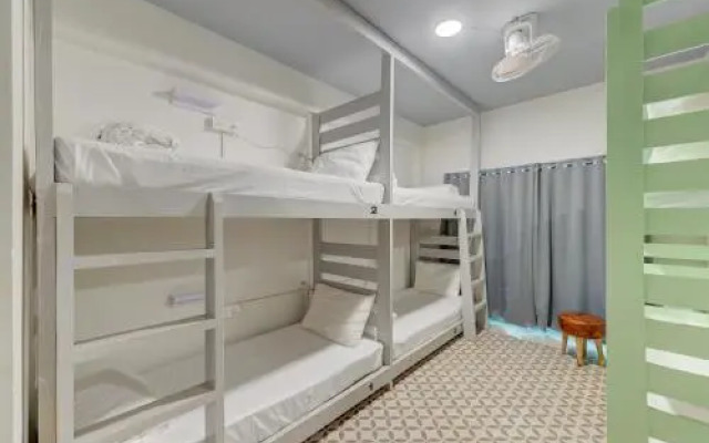 Woke Hostel - Morjim