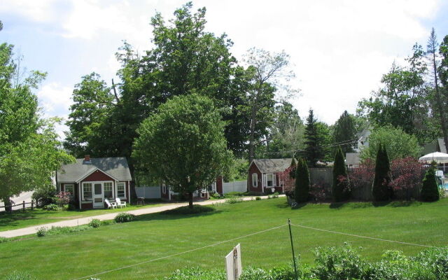 Old Red Inn & Cottages