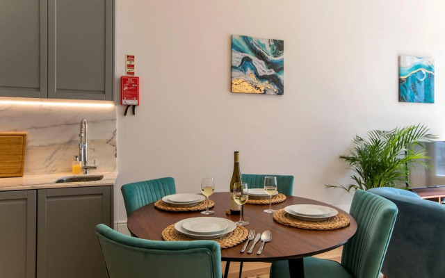 LovelyStay - 2BR Flat with AC in Duque de Loulé