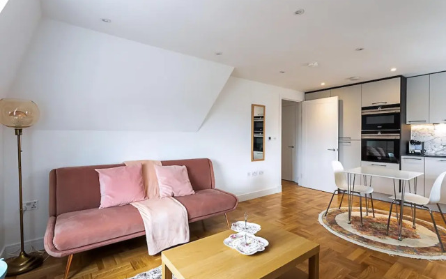Modern and Stylish Apartment in West Kensington