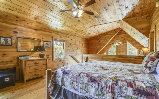 Mountain Serenity 2 Bedroom Cabin by RedAwning