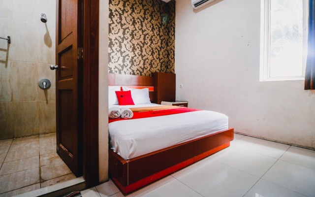 RedDoorz Plus @ Grand City Inn