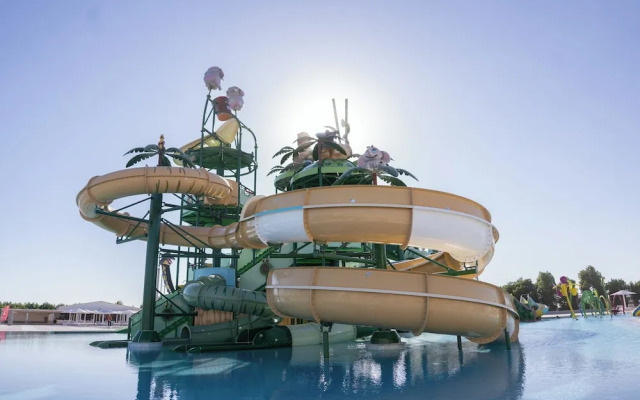 Sirena Beach Resort  Spa