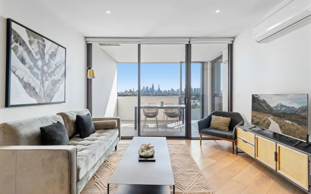 Elegant 2-bed Apartment With Expansive City Views – Guest Rooms – Melbourne