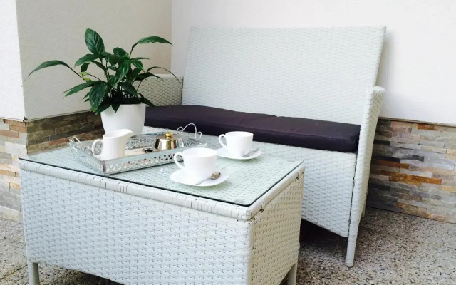 Luxury Studio Apartment White Sensation