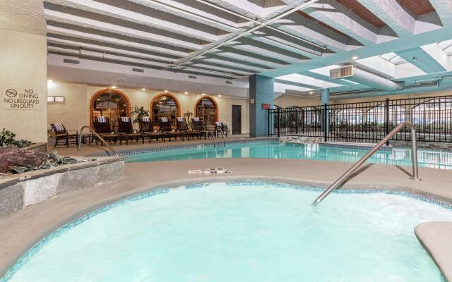 Embassy Suites by Hilton Kansas City Plaza