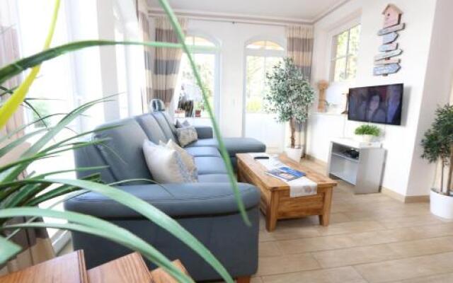Kurparkresidenz Baabe - Ferienwohnung Meeresgarten mit Terrasse