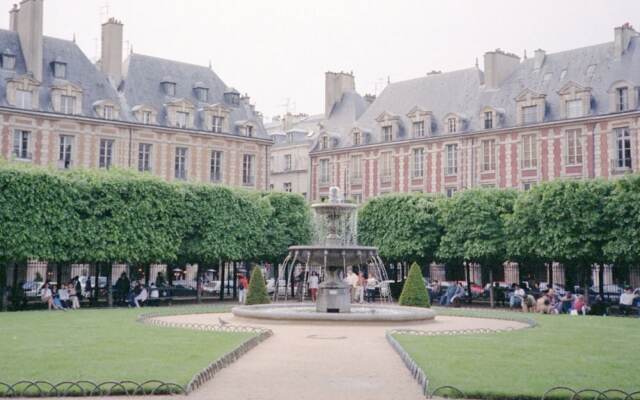 Le Marais - Beaubourg Apartment