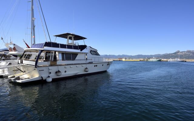 Blue III Yacht