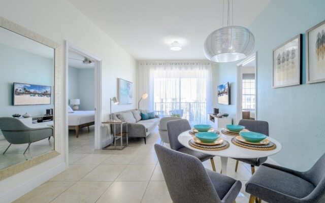 Penthouse Gem 3 Bedroom Condo by Redawning