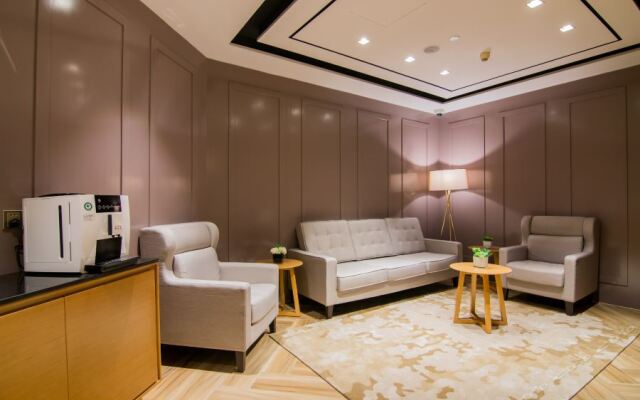 Yitel Premium (Shanghai Wujiaochang Metro Station)