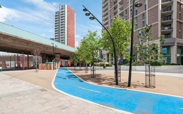 Stunning 1-bed apt W/roof Terrace in Canning Town