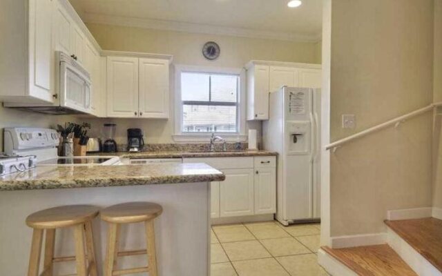 Coral Garden by Avantstay Great Location w/ Balcony & Shared Pool