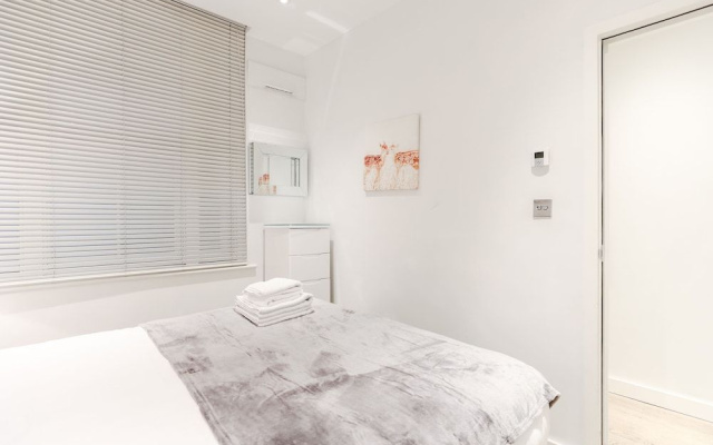 Trafalgar Square by Excel Apartments