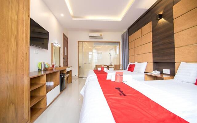 RedDoorz Plus near HIECC Tan Binh 2