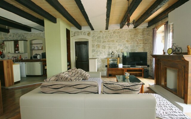 Luxury 120 m2 apt With Balcony Next to the Beach