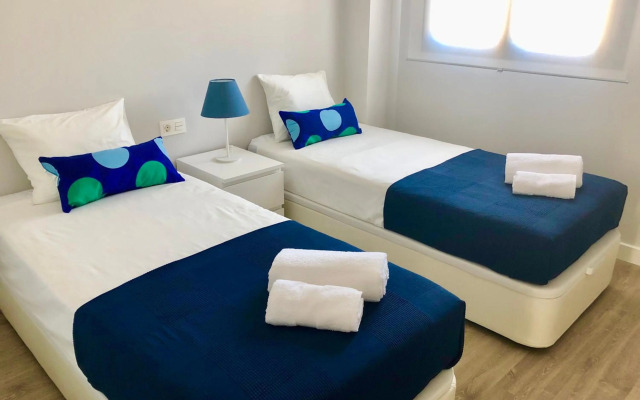 Playa Los Álamos, descanso y ocio en Torremolinos