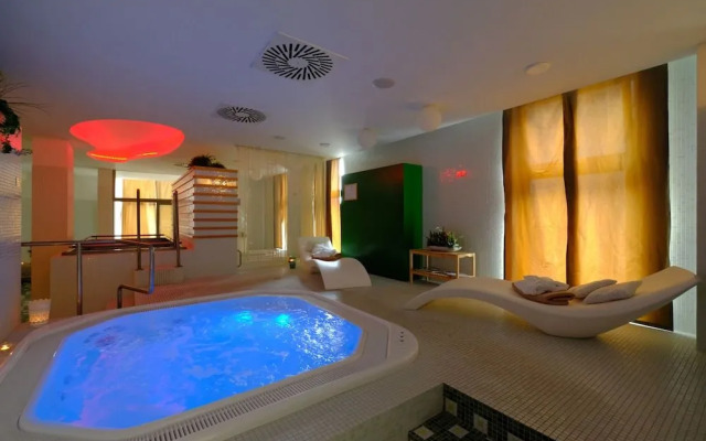 Business Hotel Astrum Laus