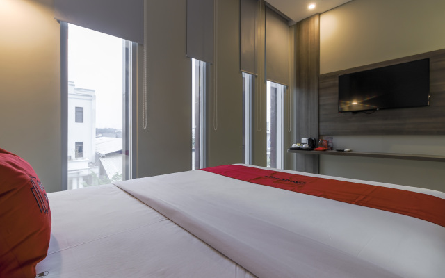 RedDoorz Plus near Tebet