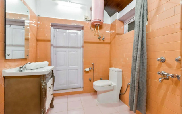 StayVista at 8Oaks - Ancestral Bungalow with massive lawn