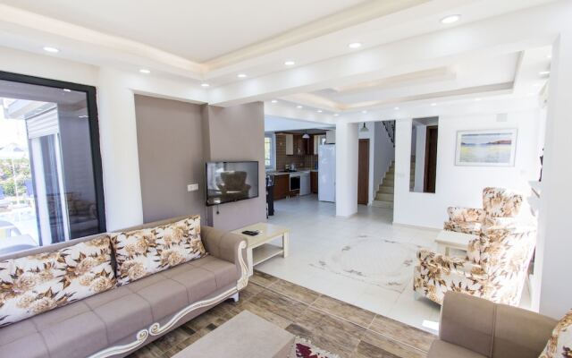 Villa Serra by Villamnet