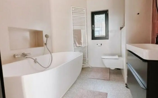 Super Nice Holiday Home by the Lake