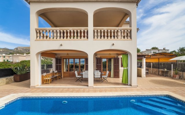 Villa With Pool and sea Views
