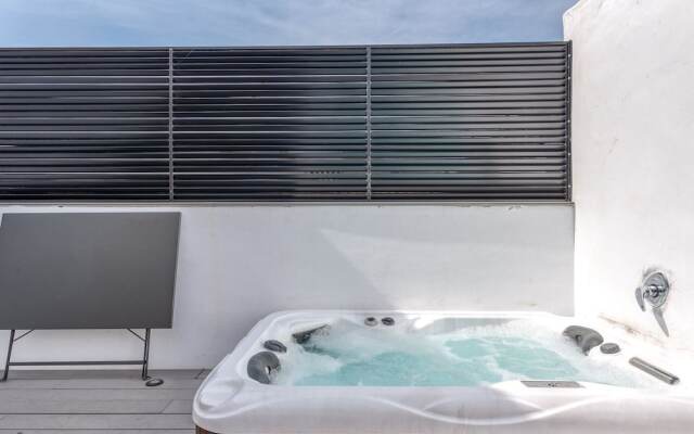 Quaint Vacation Apartment with Hot Tub & Hammam