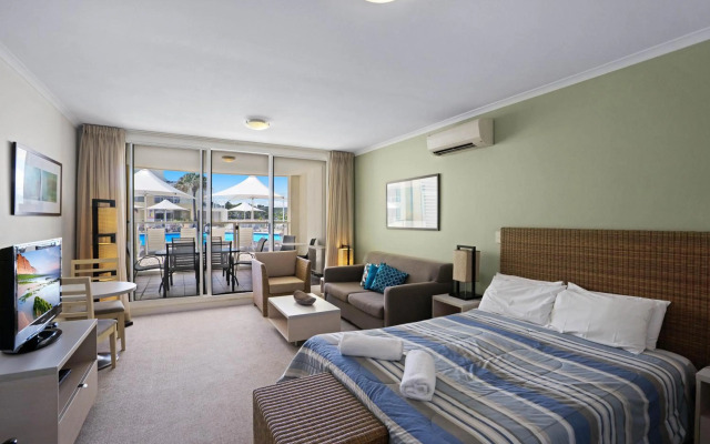 BASE Holidays - Ettalong Beach Premium Apartments