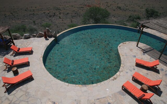 Lions Bluff Lodge