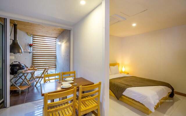 Harbor House poolvilla couple