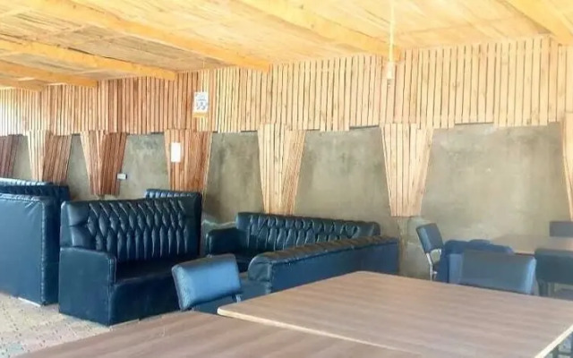 White House Lounge & Accommodation