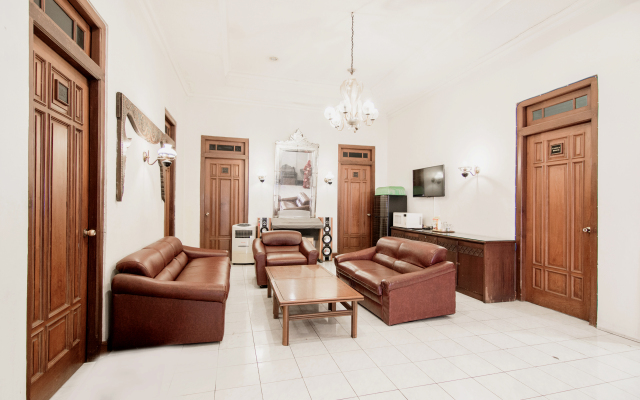 OYO 194 Hotel Sapta Gria