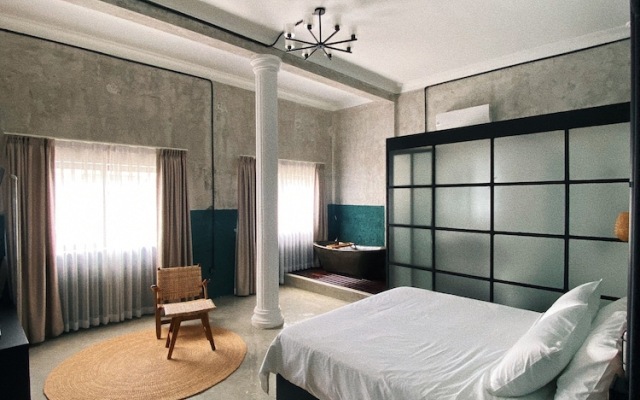 Sundays Café & Hotel