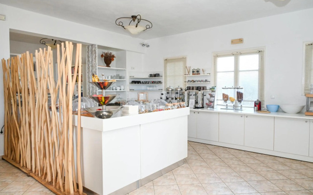 Hotel Glaronissia Rooms & Suites