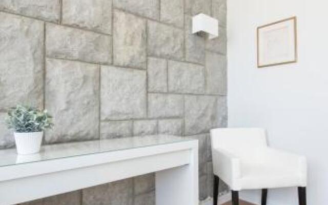 Elegant and Bright Apt Estoril by LCH