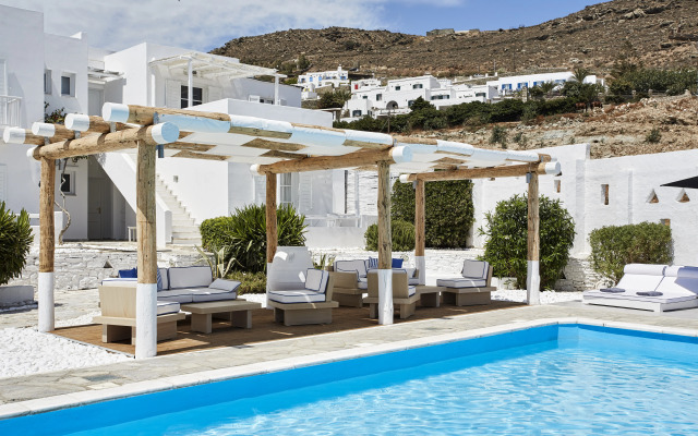 Mr & Mrs White Tinos