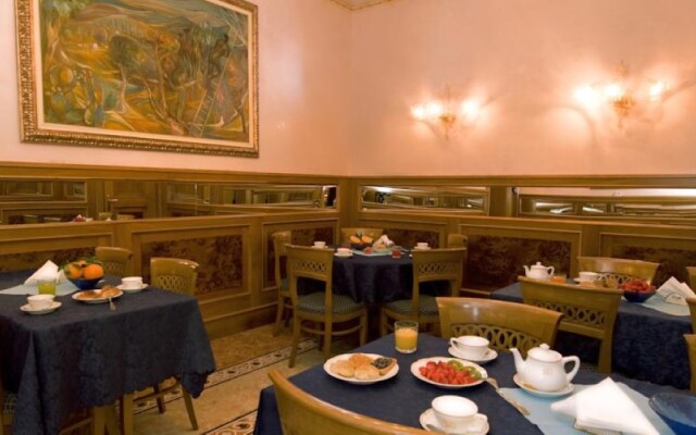 Hotel Joli
