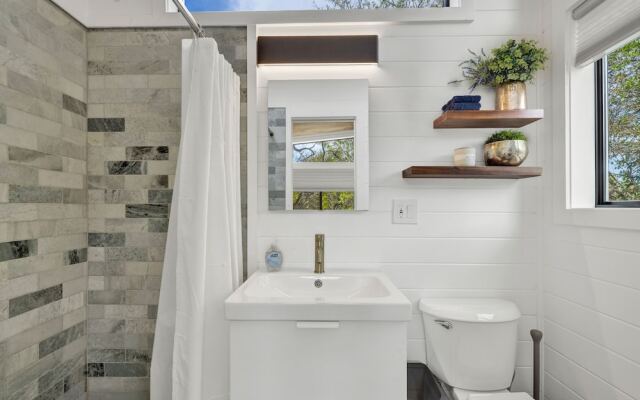 Selena-romantic Tiny Home-firepit