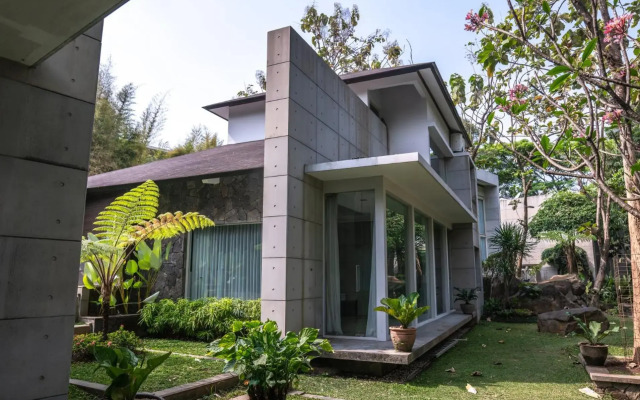 K Gallery Hotel
