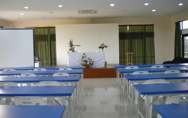 RedDoorz Sripiamsuk Resort Bangkok