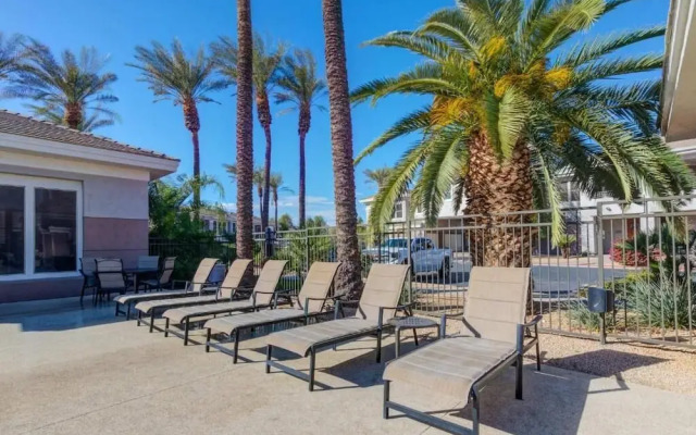 Scottsdale Condo Overlooking Golf Course