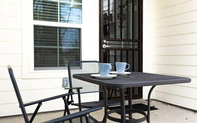 Clean & Serene House + Studio - Easy On/off I-40